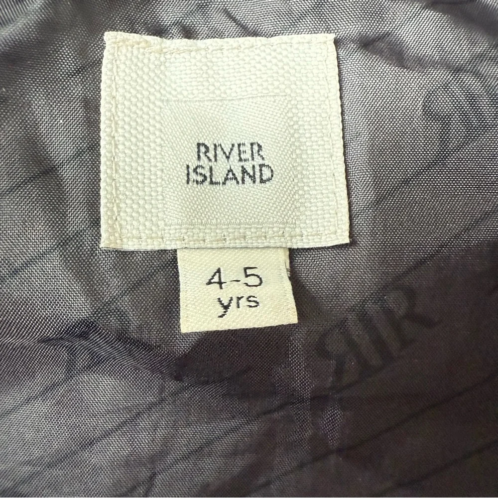 River Island Girls Shiny Black Puffer Vest Size 4-5Y - Picture 2 of 6